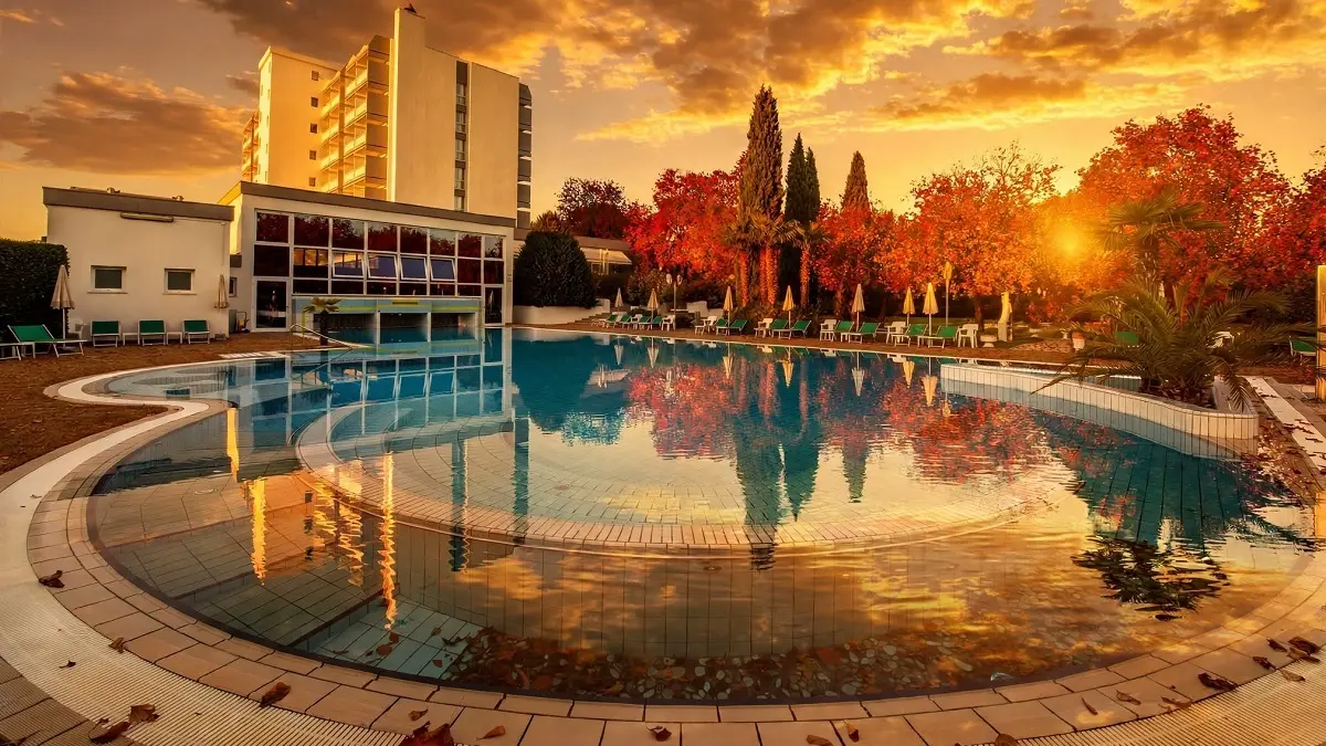 Piscina termale Hotel 4 stelle a Montegrotto Terme per Ponte Ognissanti 2026